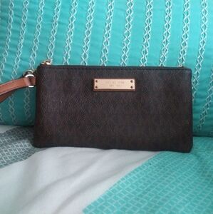 Michael Kors Wristlet/Wallet